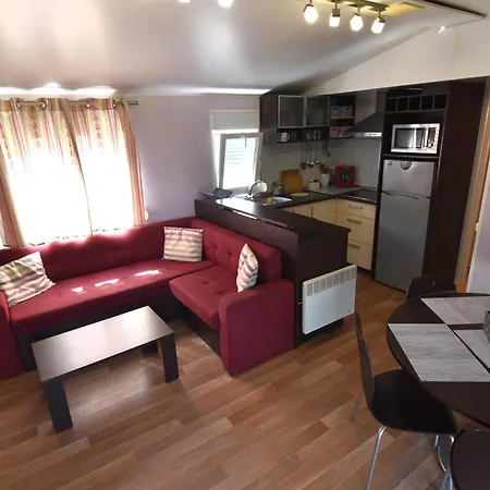 Casa Natural Con Cenador En Jardin Y Parking